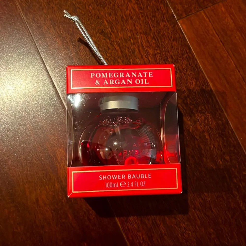 Pomegranate and Argan oil Shower bauble. NWT, gift 🎁 idea.